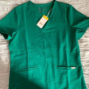 Medium hunter green figs top NWT
